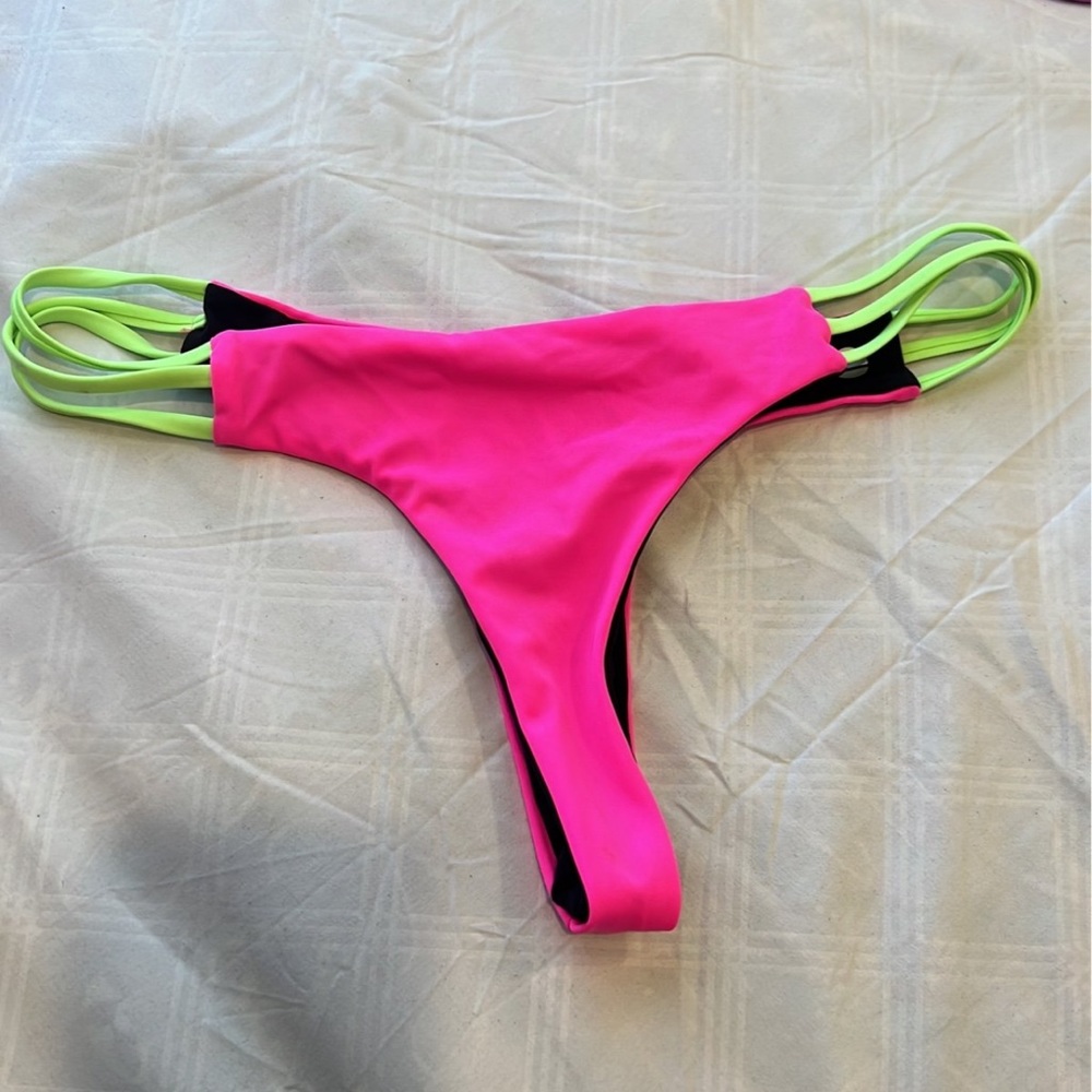 NWOT Sole East Reversible Bikini Bottoms